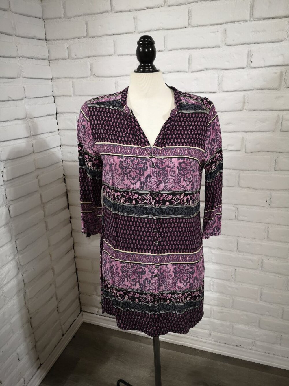 Yest Ladies Size 10 Multi Colored Button Front 3/4 Sleeves Tunic Length Blouse